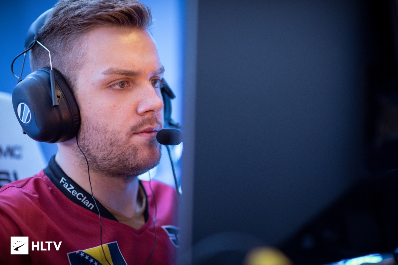 2023年3月1日，LGD.Jinjiao选手选出卡莉丝塔，此为该英雄第一次以辅助位置登上LPL赛场